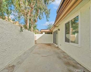 10215 Larwin - Photo Thumbnail 21