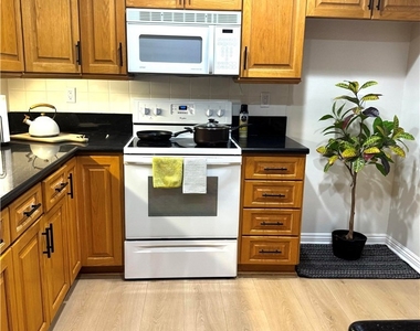 10215 Larwin - Photo Thumbnail 11