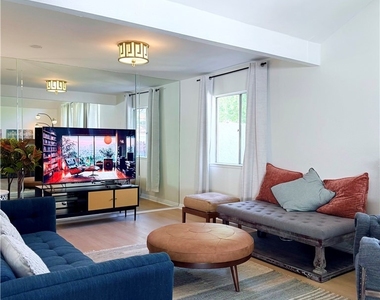 10215 Larwin - Photo Thumbnail 5