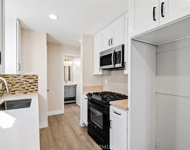 1124 Coronel Street - Photo Thumbnail 3