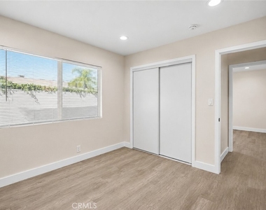 1124 Coronel Street - Photo Thumbnail 5