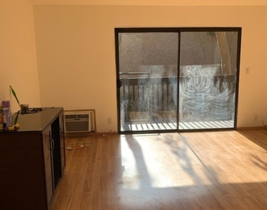 22100 Burbank Blvd - Photo Thumbnail 2