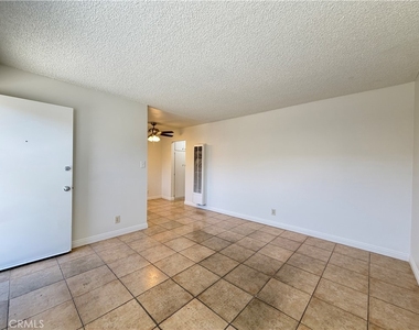 4329 E 55th Street - Photo Thumbnail 3