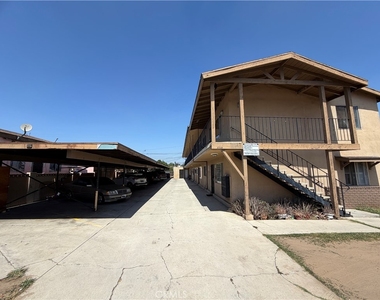4329 E 55th Street - Photo Thumbnail 13