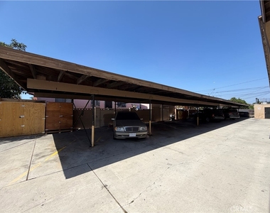 4329 E 55th Street - Photo Thumbnail 12