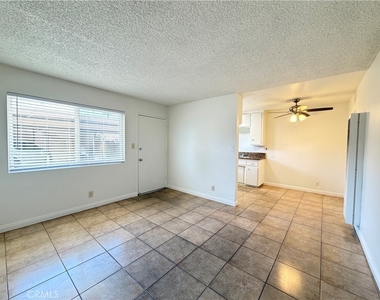 4329 E 55th Street - Photo Thumbnail 4