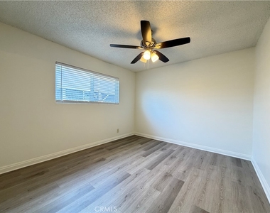 4329 E 55th Street - Photo Thumbnail 10