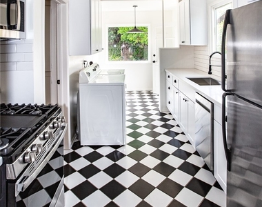 22908 Kathryn Avenue - Photo Thumbnail 12