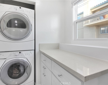 230 30th Street - Photo Thumbnail 7