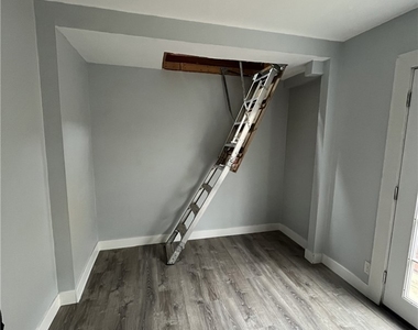 21062 Larchmont - Photo Thumbnail 8