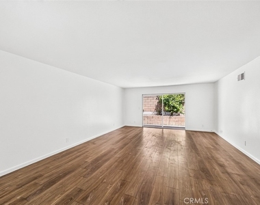 901 N Citrus Drive - Photo Thumbnail 3
