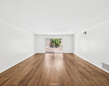 901 N Citrus Drive - Photo Thumbnail 5