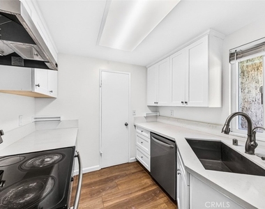 901 N Citrus Drive - Photo Thumbnail 10