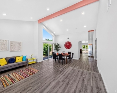404 Continental Ct - Photo Thumbnail 2