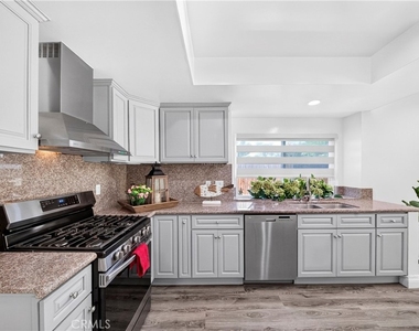 404 Continental Ct - Photo Thumbnail 1