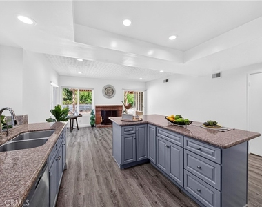 404 Continental Ct - Photo Thumbnail 8