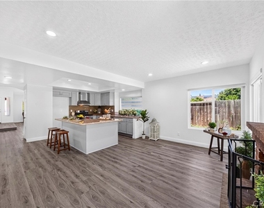 404 Continental Ct - Photo Thumbnail 10