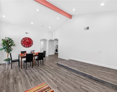 404 Continental Ct - Photo Thumbnail 4