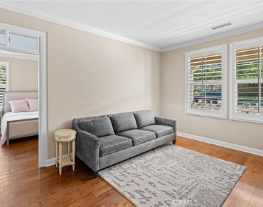 1009 Newhall - Photo Thumbnail 2