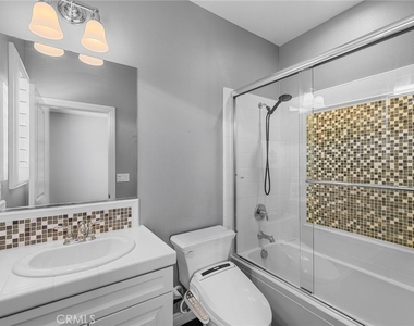 1009 Newhall - Photo Thumbnail 21