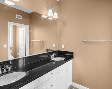 1009 Newhall - Photo Thumbnail 25