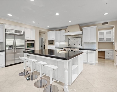 1009 Newhall - Photo Thumbnail 12