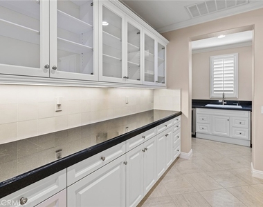 1009 Newhall - Photo Thumbnail 14