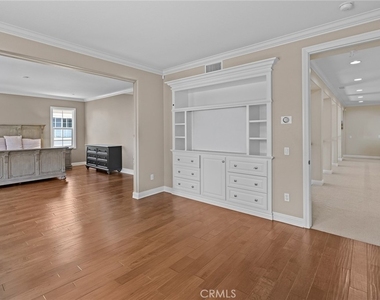 1009 Newhall - Photo Thumbnail 17