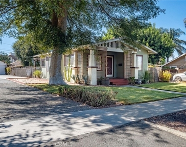 812 S Howard - Photo Thumbnail 2