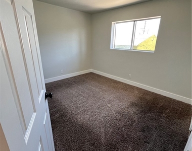 600 N Rose Avenue - Photo Thumbnail 4