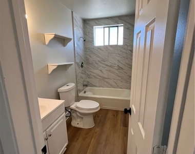600 N Rose Avenue - Photo Thumbnail 3
