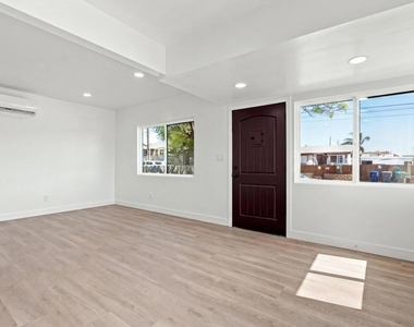 2645 E 18th Street - Photo Thumbnail 4