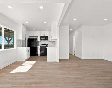 2645 E 18th Street - Photo Thumbnail 3