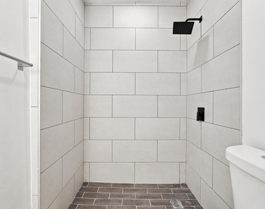 2641 E 18th Street - Photo Thumbnail 11