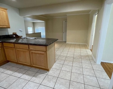 176 Millan Street - Photo Thumbnail 15