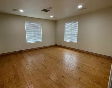 176 Millan Street - Photo Thumbnail 6