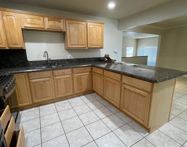 176 Millan Street - Photo Thumbnail 3