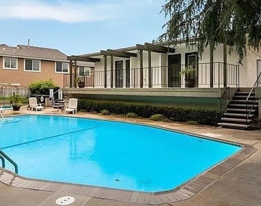 2537 Navarra Drive - Photo Thumbnail 3