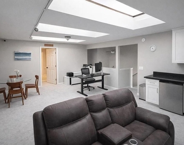 2537 Navarra Drive - Photo Thumbnail 7