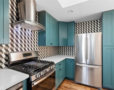 1537 Lakeshore - Photo Thumbnail 10