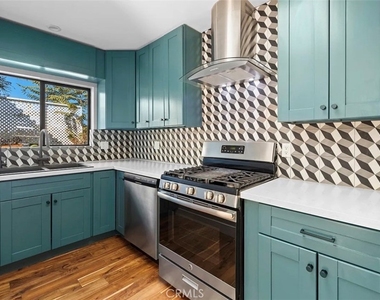1537 Lakeshore - Photo Thumbnail 9