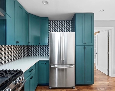 1537 Lakeshore - Photo Thumbnail 12