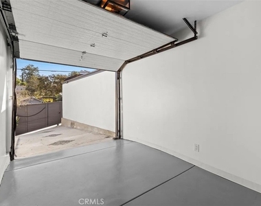 1537 Lakeshore - Photo Thumbnail 18