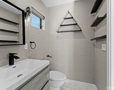 1537 Lakeshore - Photo Thumbnail 13