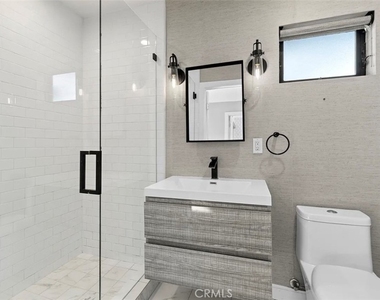 1537 Lakeshore - Photo Thumbnail 14