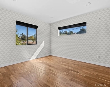 1537 Lakeshore - Photo Thumbnail 5