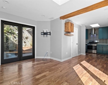 1537 Lakeshore - Photo Thumbnail 7