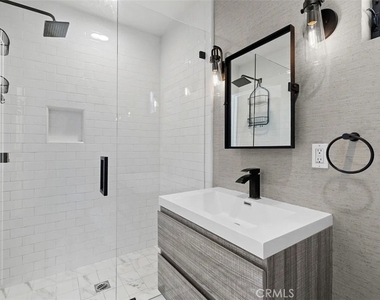 1537 Lakeshore - Photo Thumbnail 15