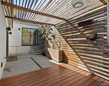 1537 Lakeshore - Photo Thumbnail 20