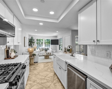 1042 Calle Del Cerro - Photo Thumbnail 6